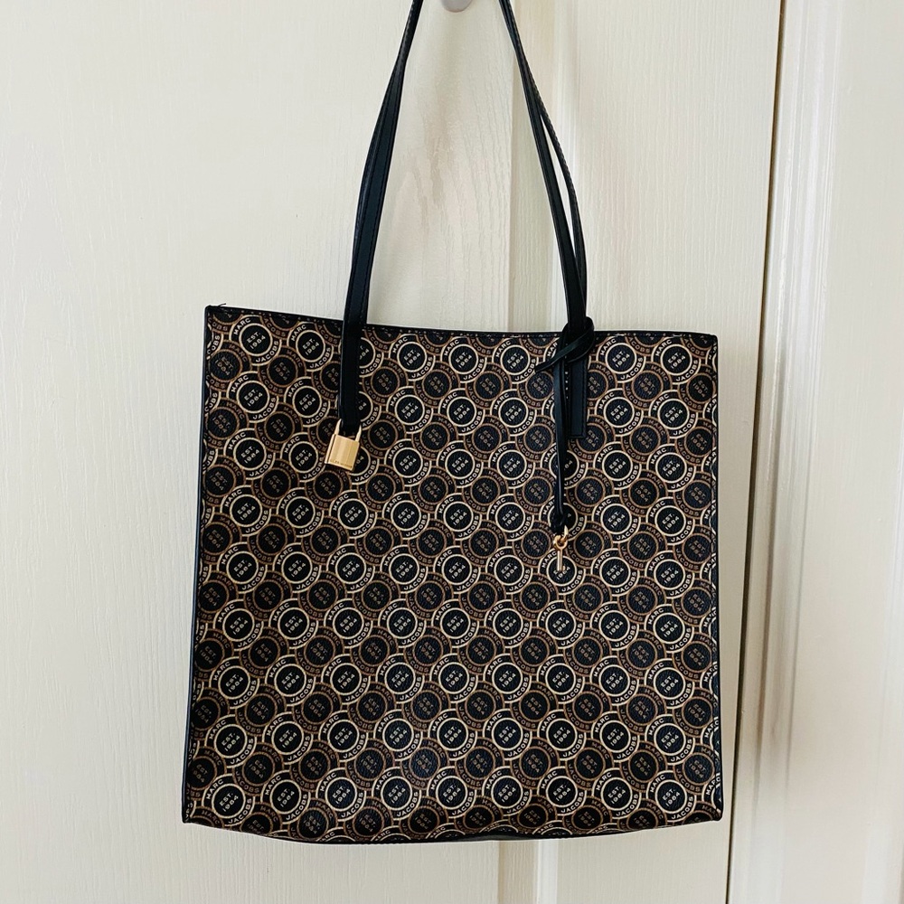 Marc Jacobs Black and Tan Patterned Tote - Picture 3 of 14